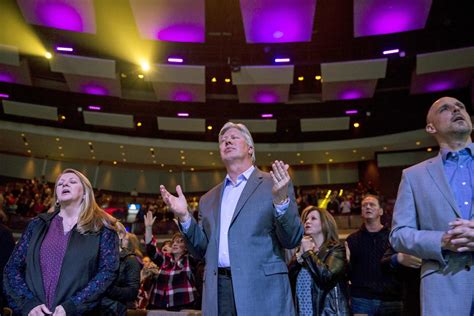 Pastor Robert Morris resigns from Gateway Church after child .